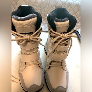 Women’s Outdoor winter calf height, pile lined boot, size 39 or US size 8